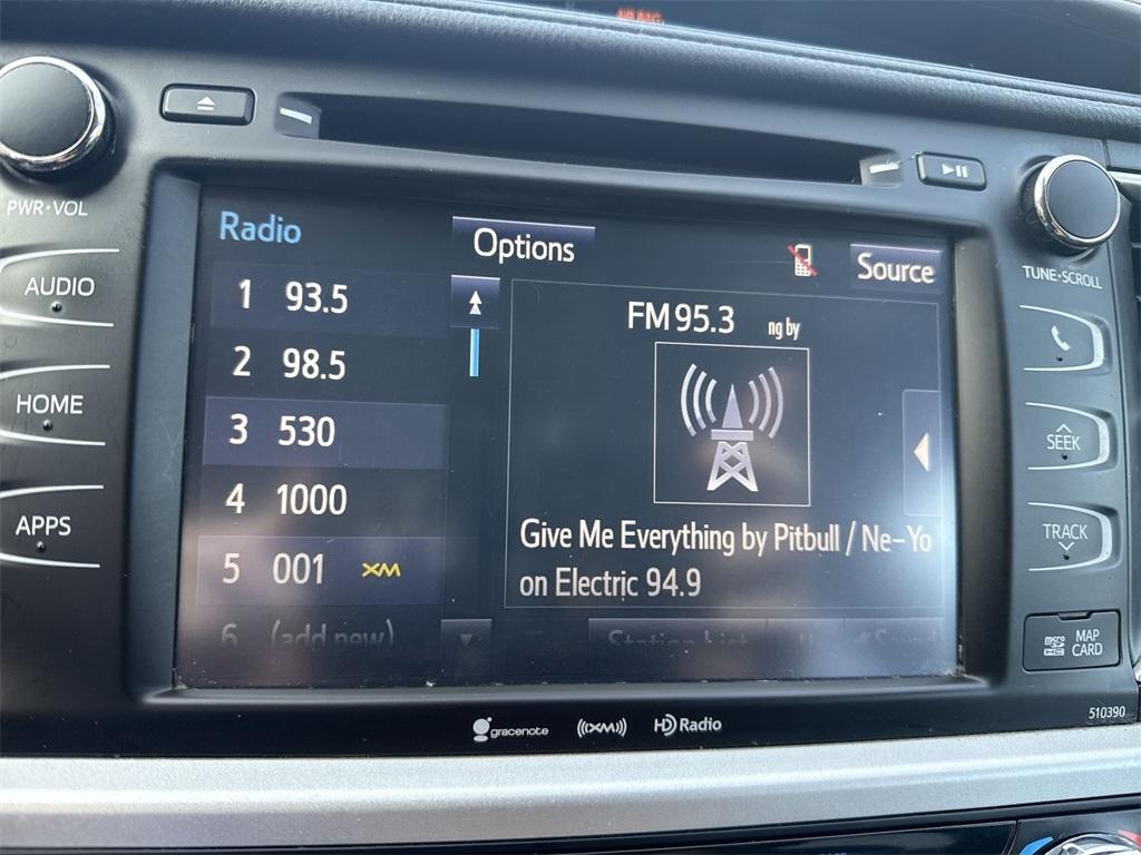 used 2019 Toyota Highlander car, priced at $28,900