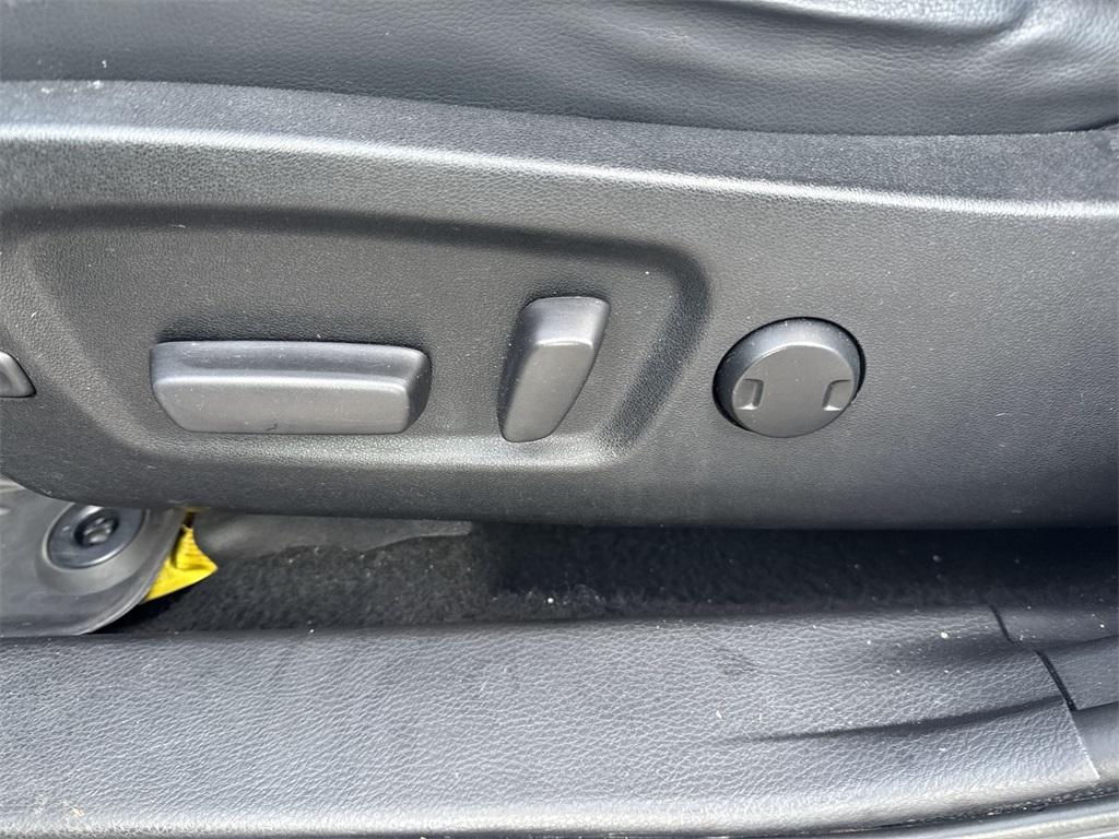 used 2019 Toyota Highlander car, priced at $28,900