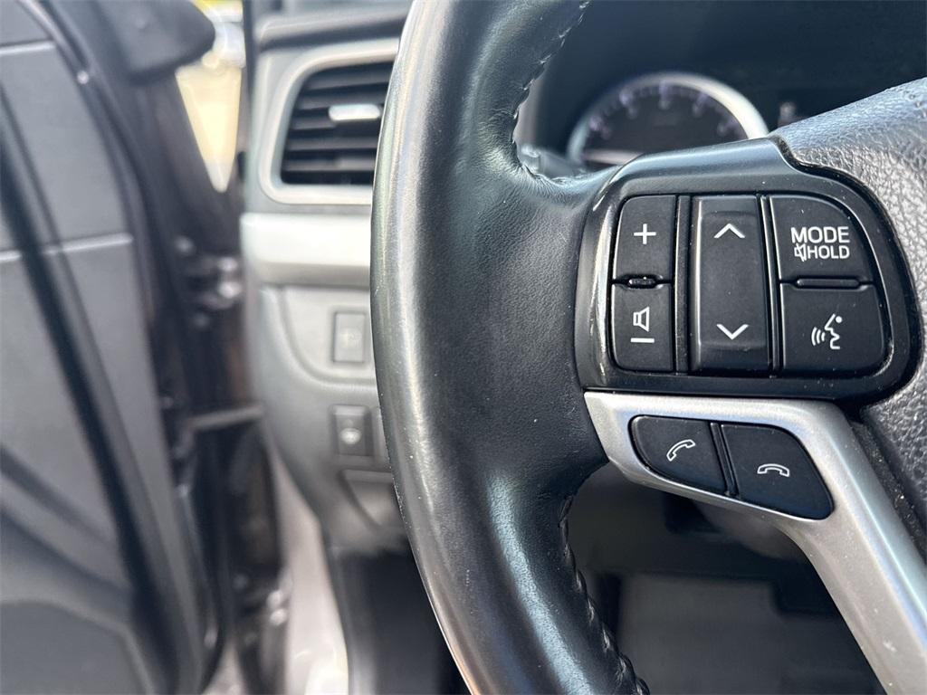 used 2019 Toyota Highlander car, priced at $28,900