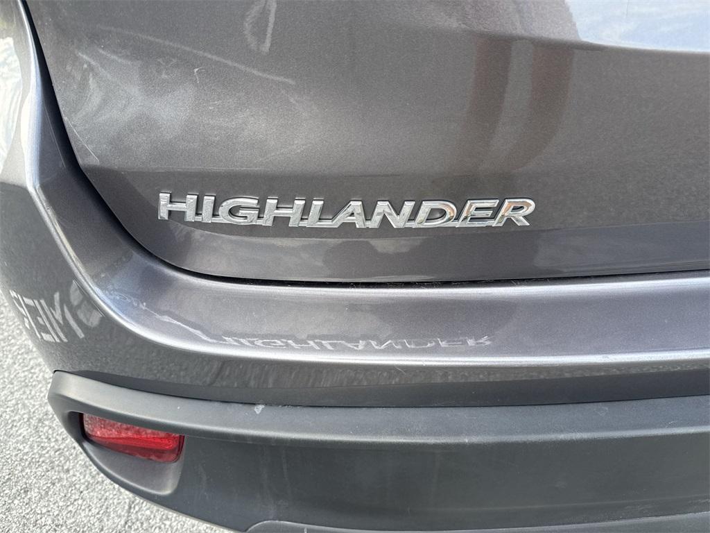 used 2019 Toyota Highlander car, priced at $28,900