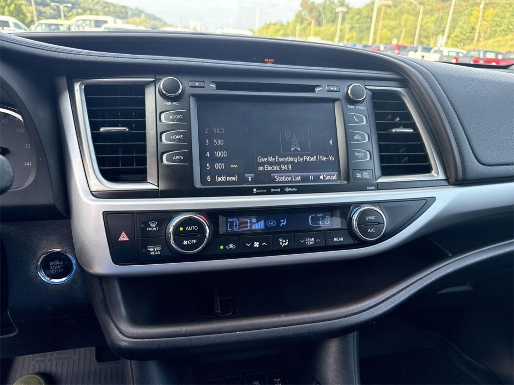 used 2019 Toyota Highlander car, priced at $28,900
