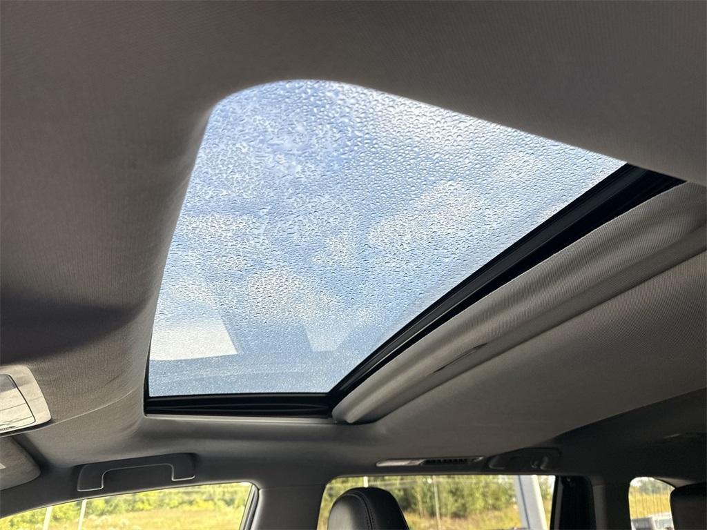 used 2019 Toyota Highlander car, priced at $28,900