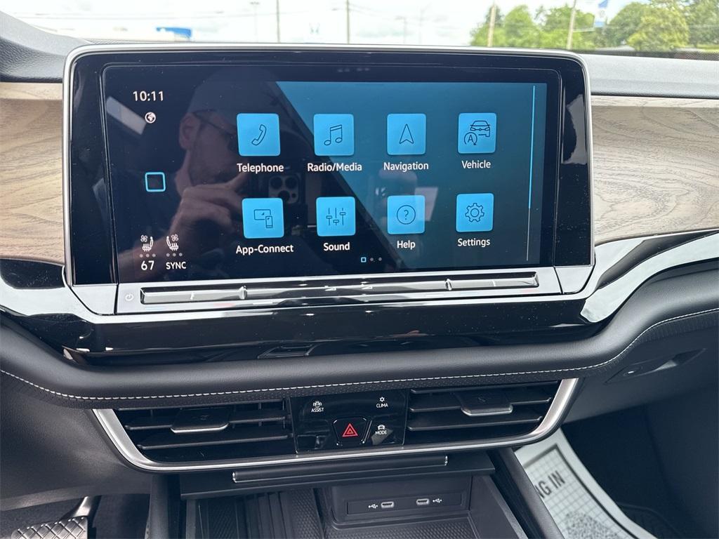 new 2025 Volkswagen Atlas car, priced at $40,100