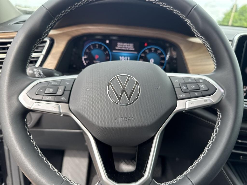 new 2025 Volkswagen Atlas car, priced at $40,100