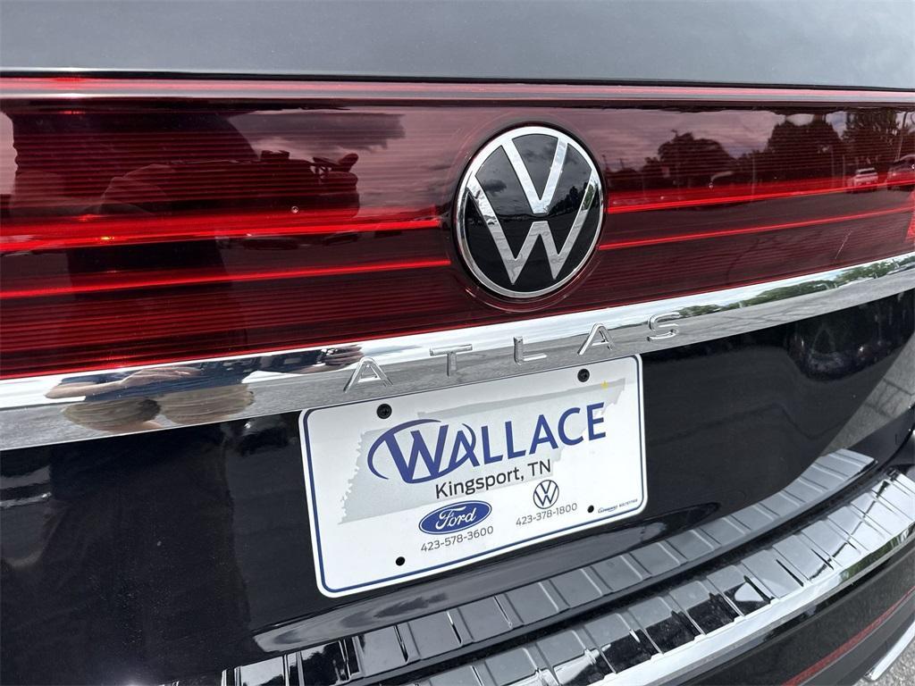 new 2025 Volkswagen Atlas car, priced at $40,100