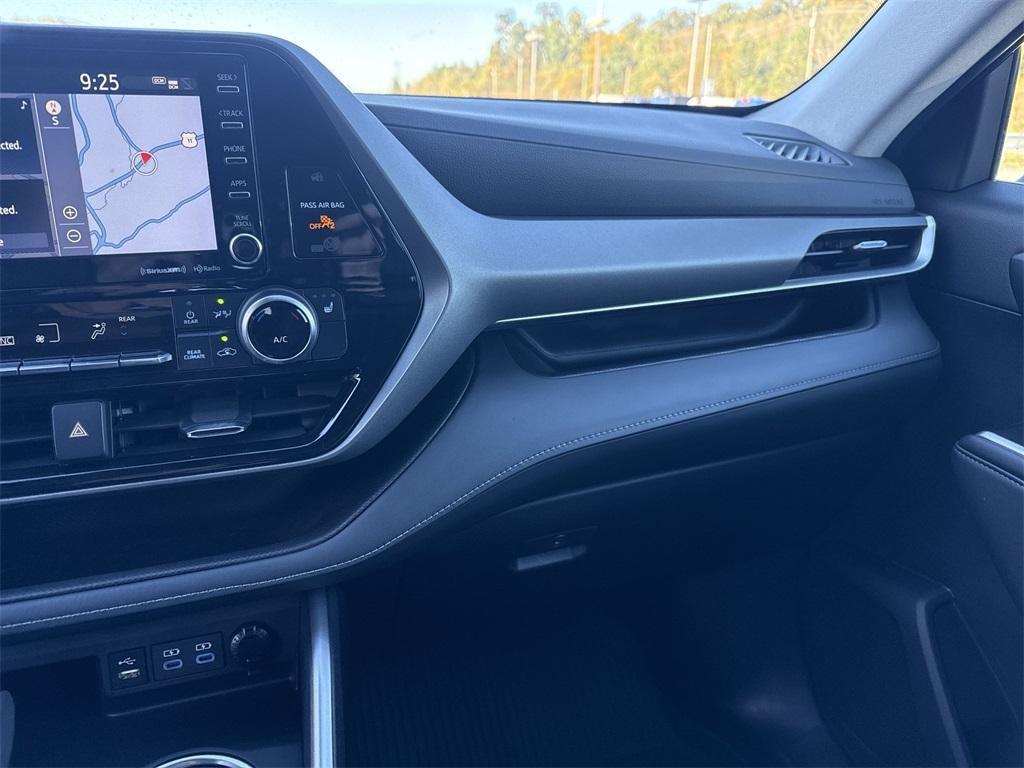 used 2022 Toyota Highlander car, priced at $36,950