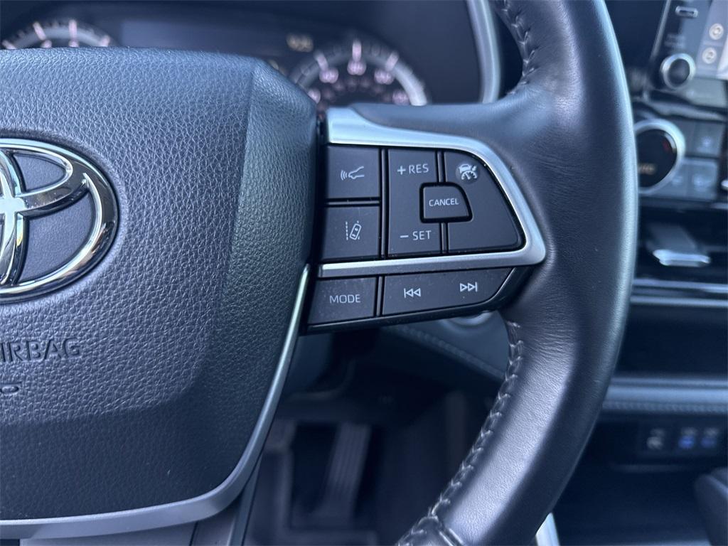 used 2022 Toyota Highlander car, priced at $36,950