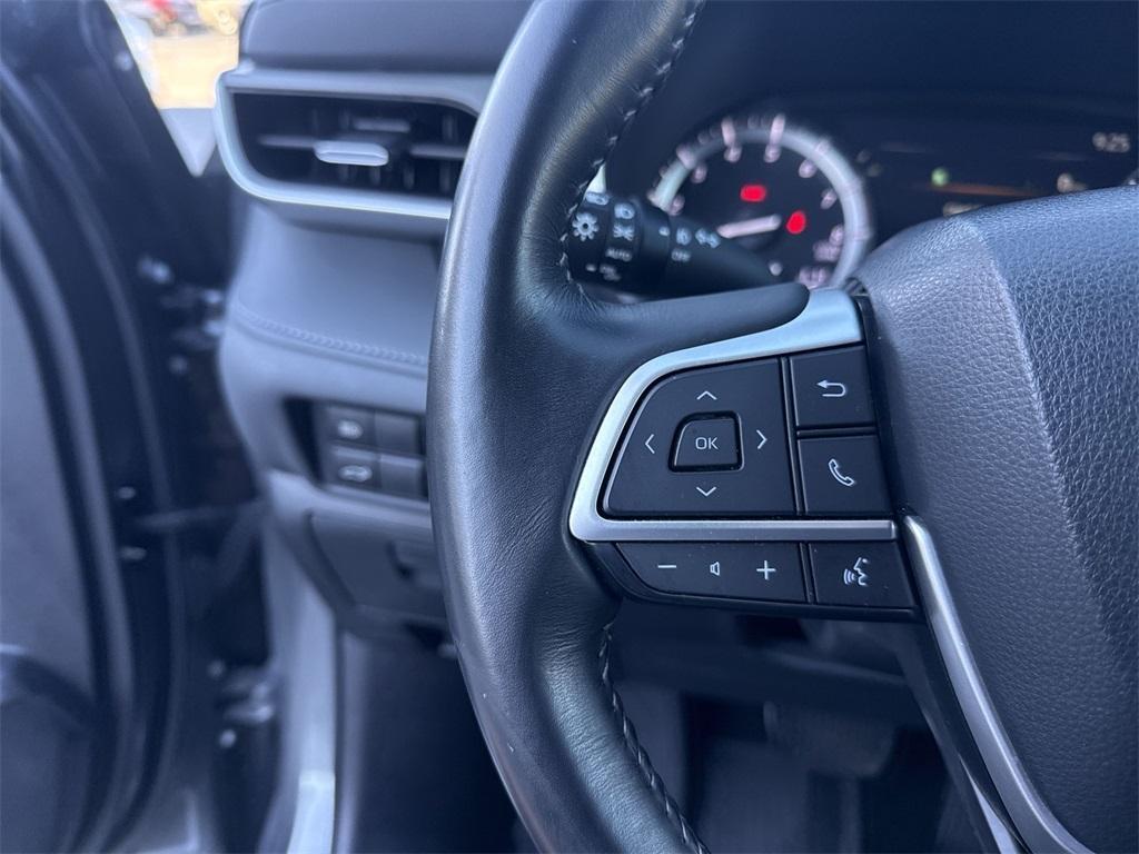 used 2022 Toyota Highlander car, priced at $36,950