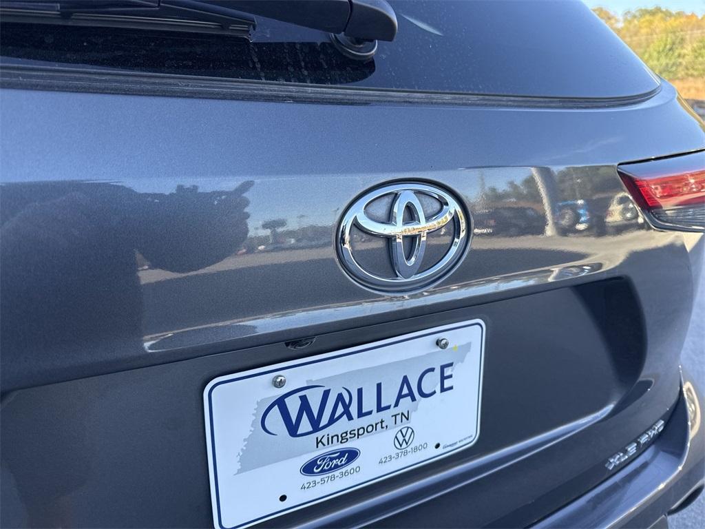 used 2022 Toyota Highlander car, priced at $36,950