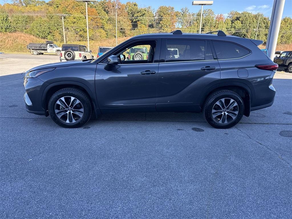 used 2022 Toyota Highlander car, priced at $36,950