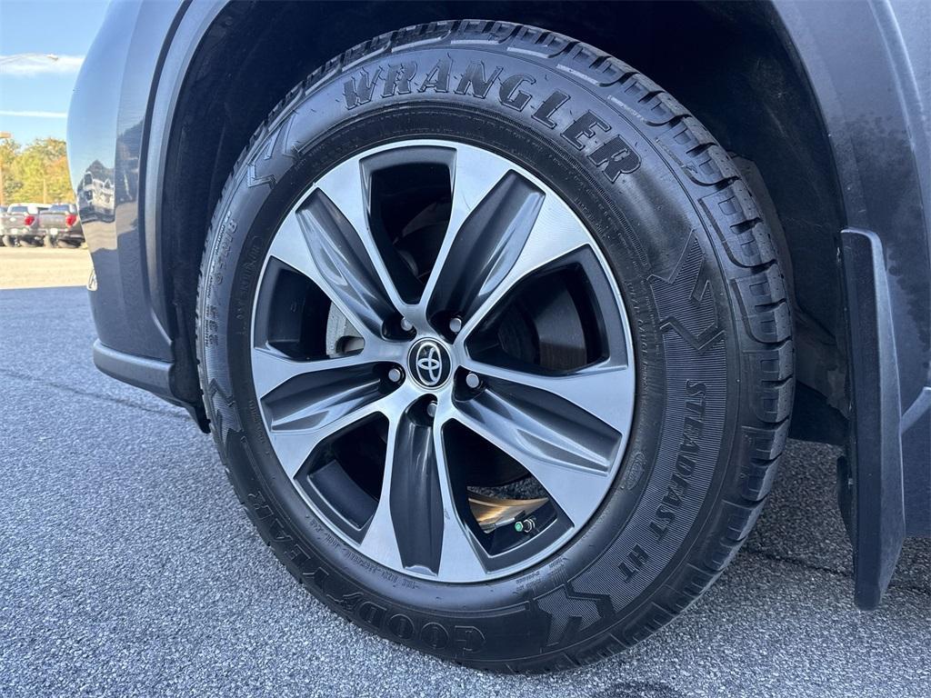 used 2022 Toyota Highlander car, priced at $36,950