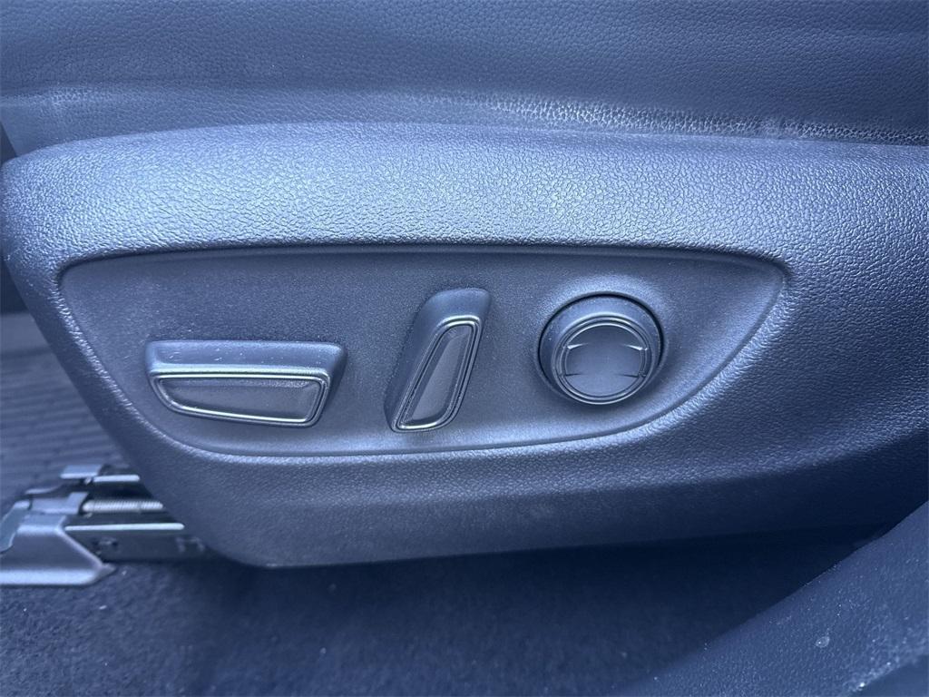 used 2022 Toyota Highlander car, priced at $36,950