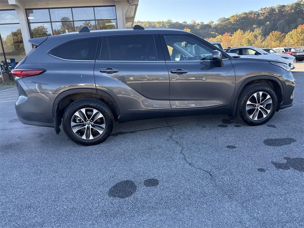 used 2022 Toyota Highlander car, priced at $36,950