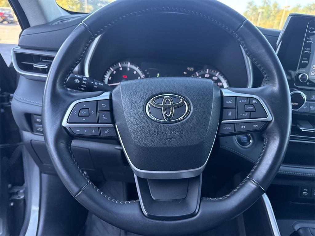 used 2022 Toyota Highlander car, priced at $36,950