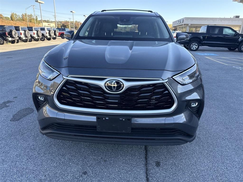 used 2022 Toyota Highlander car, priced at $36,950