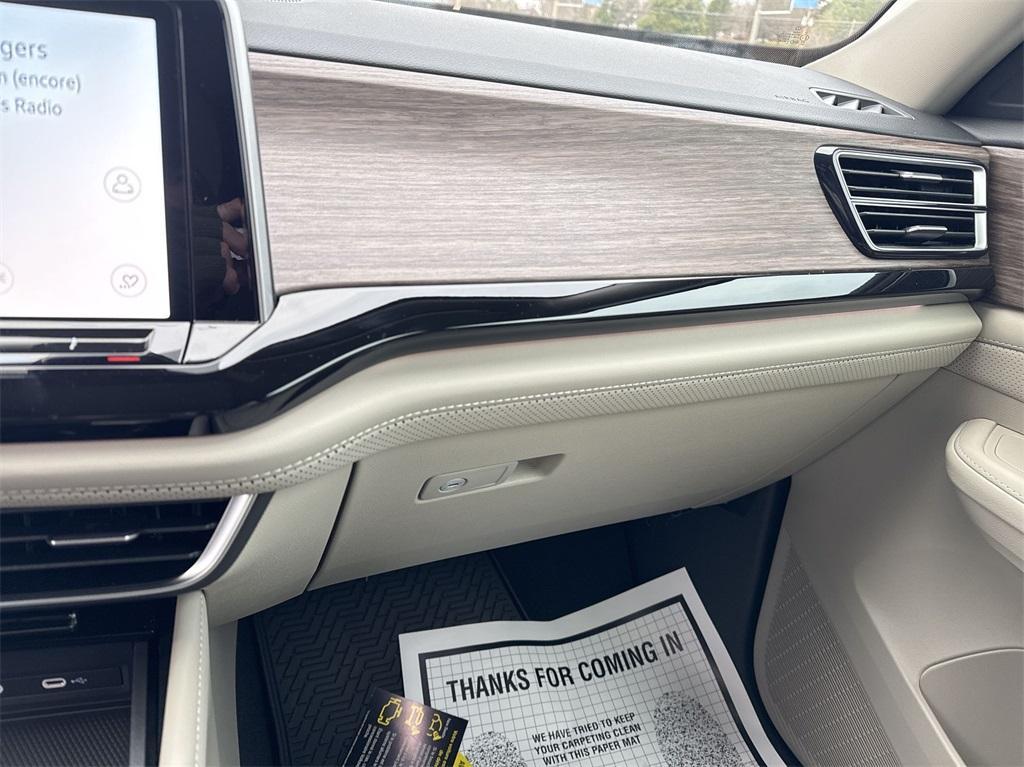new 2025 Volkswagen Atlas car, priced at $56,015