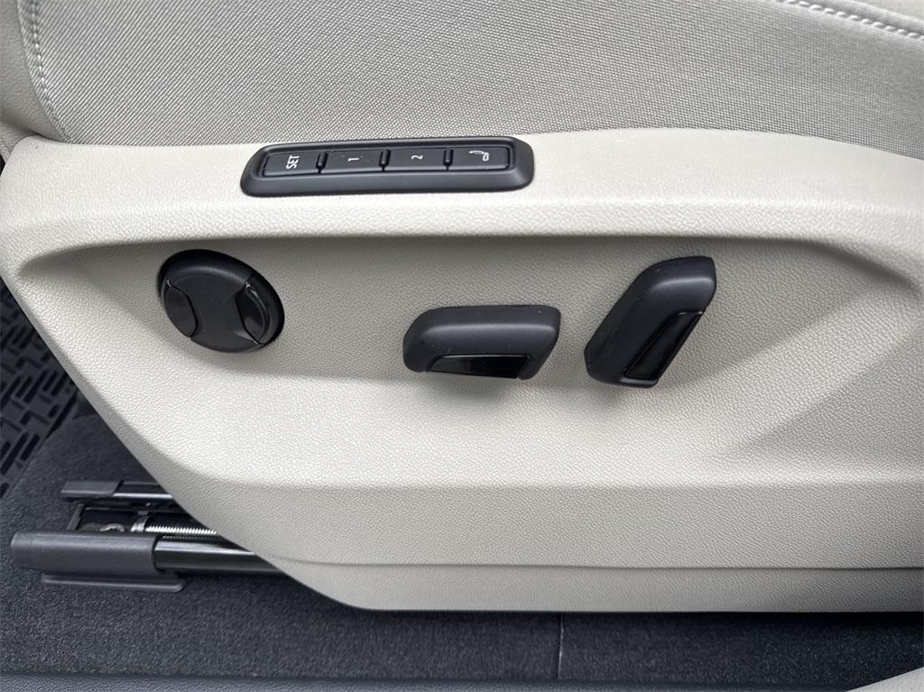 new 2025 Volkswagen Atlas car, priced at $56,015
