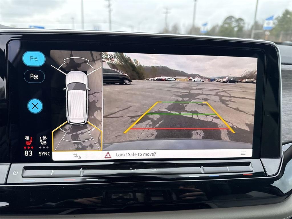 new 2025 Volkswagen Atlas car, priced at $56,015