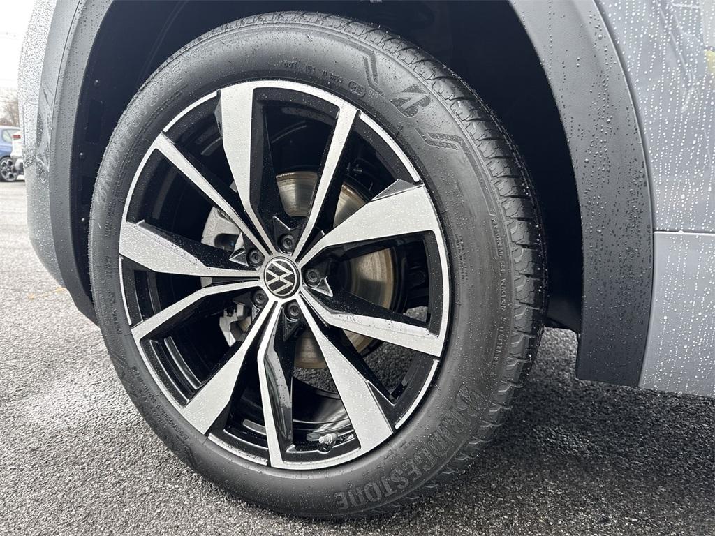 new 2026 Volkswagen Atlas Cross Sport car, priced at $56,452