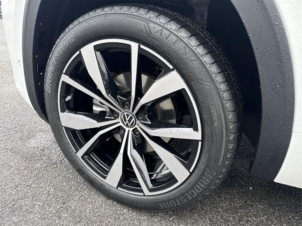 new 2026 Volkswagen Atlas Cross Sport car, priced at $56,561
