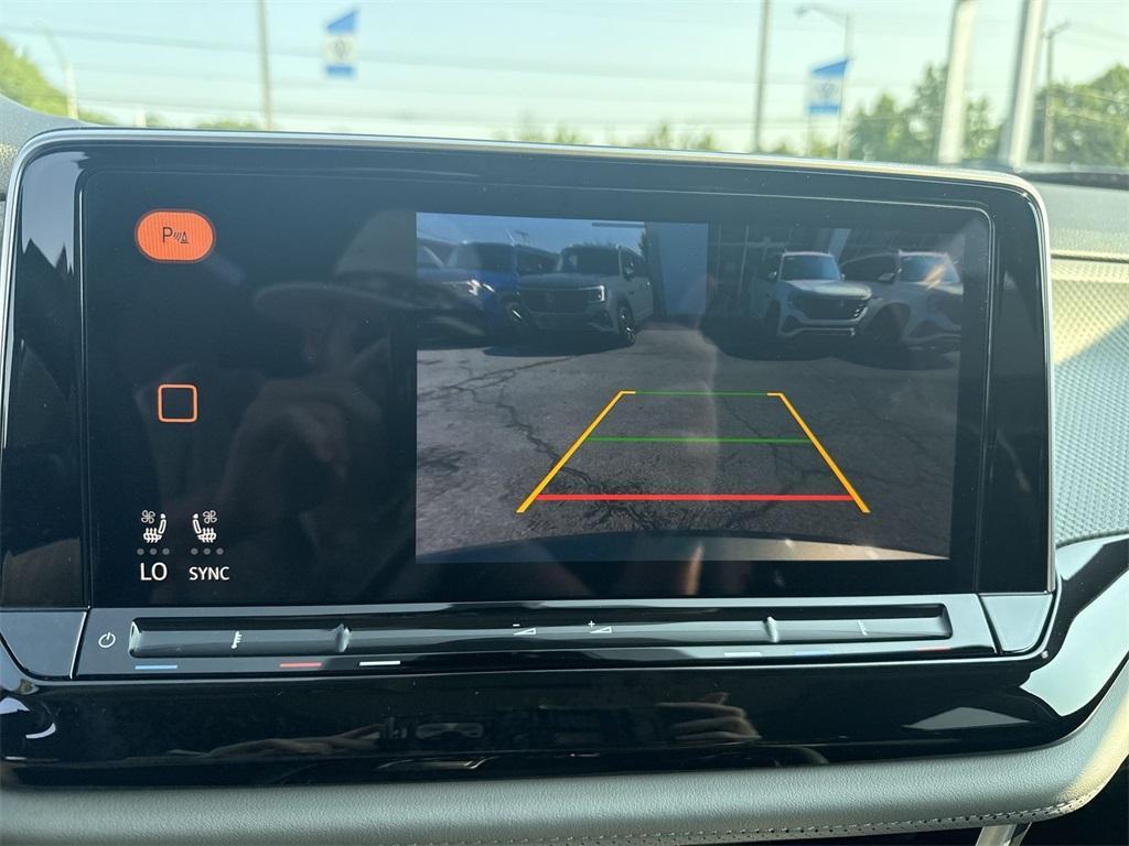 new 2025 Volkswagen Atlas car, priced at $48,947