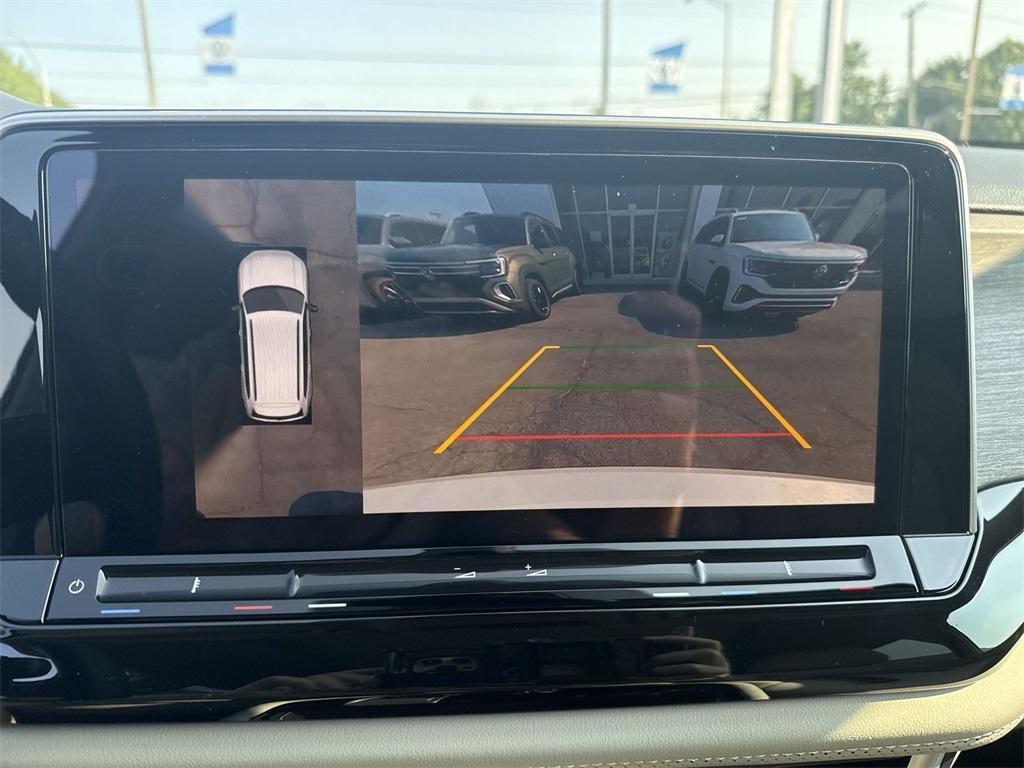 new 2025 Volkswagen Atlas car, priced at $56,125