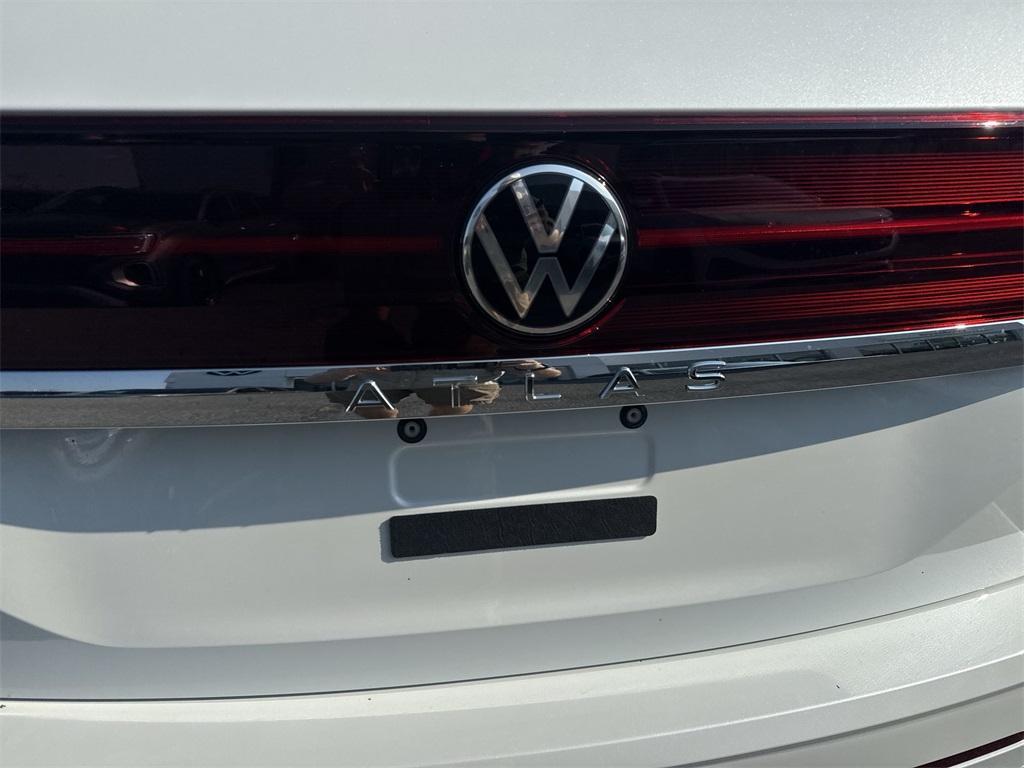 new 2025 Volkswagen Atlas car, priced at $56,125