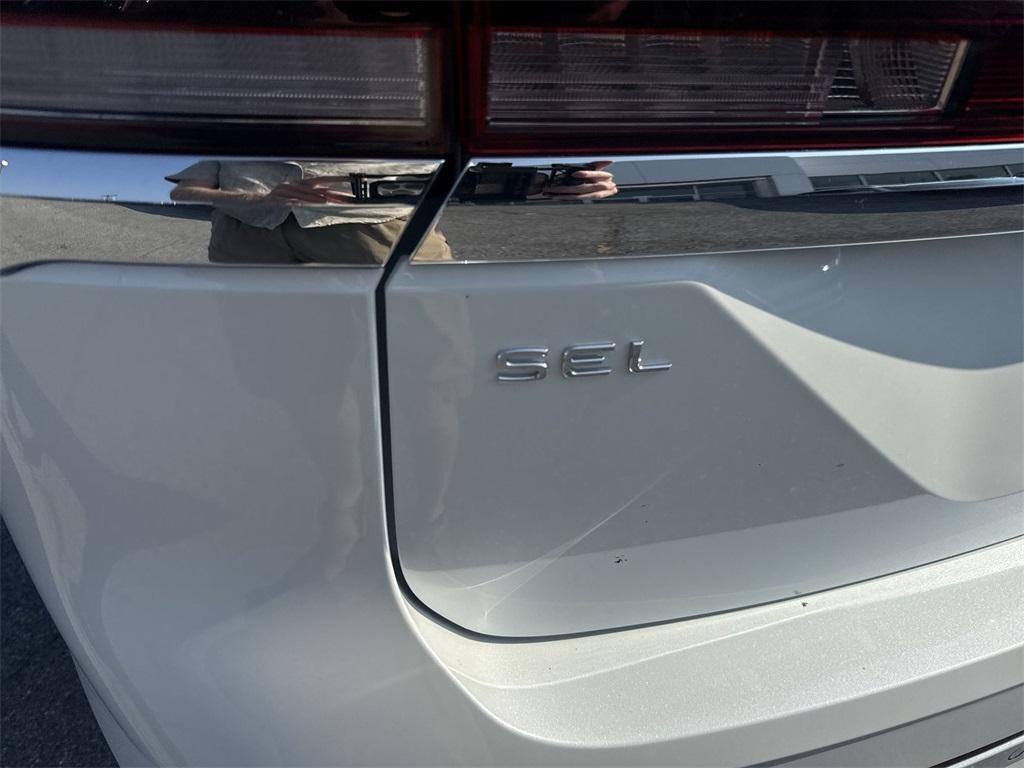 new 2025 Volkswagen Atlas car, priced at $56,125
