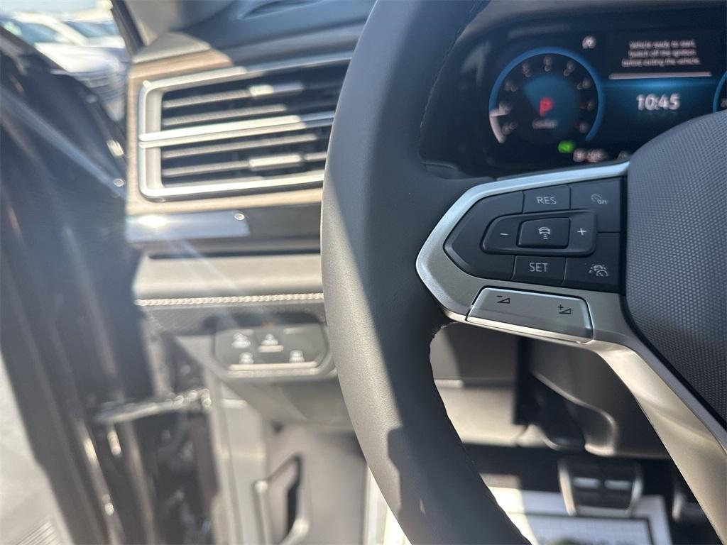 new 2025 Volkswagen Atlas car, priced at $55,668