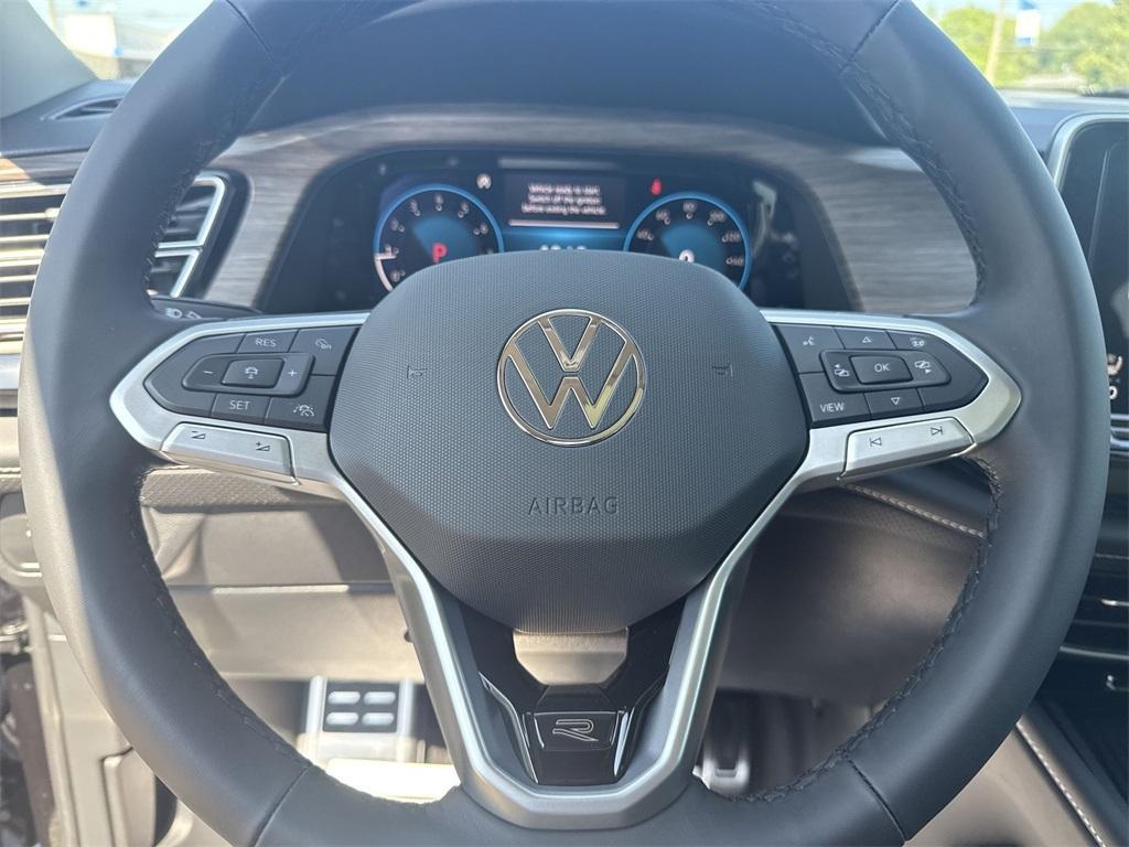 new 2025 Volkswagen Atlas car, priced at $55,668