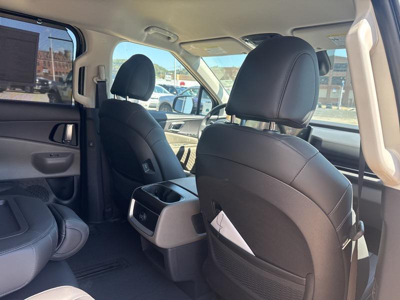 new 2026 Kia Carnival Hybrid car, priced at $42,690