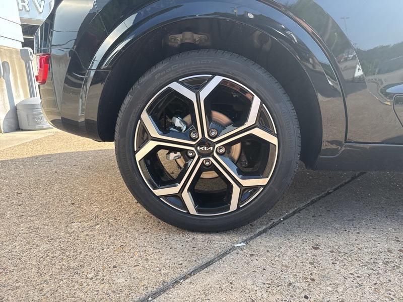 new 2025 Kia Niro car, priced at $30,352