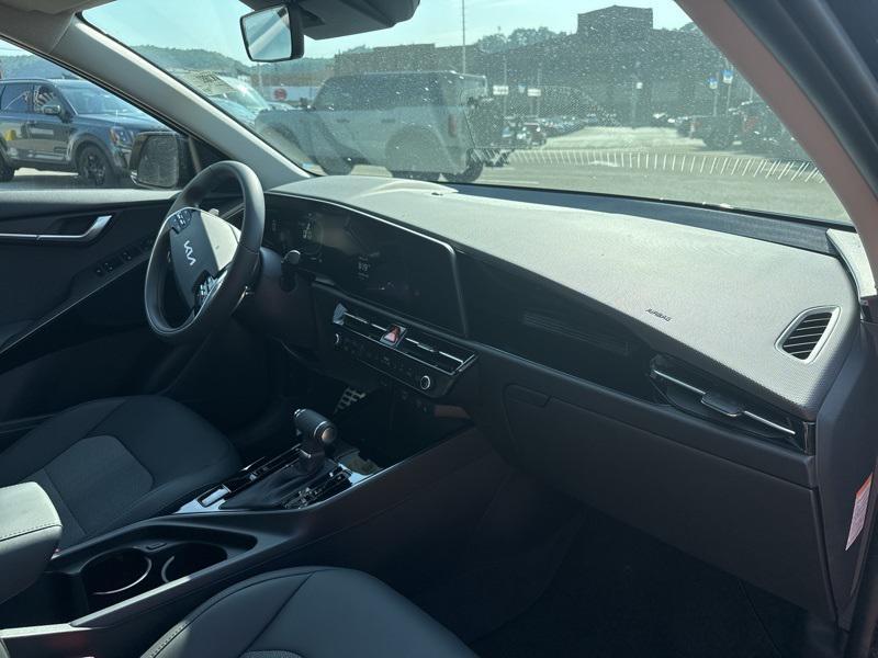 new 2025 Kia Niro car, priced at $30,352