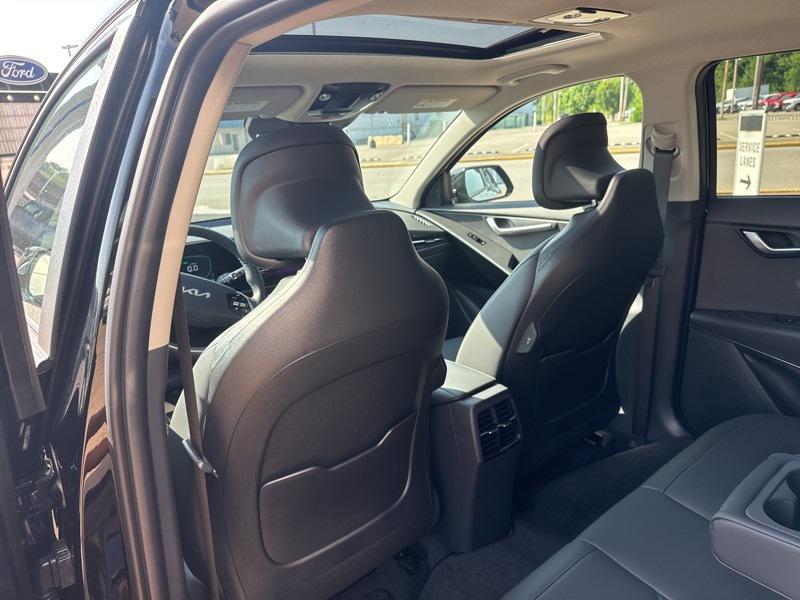 new 2025 Kia Niro car, priced at $30,352