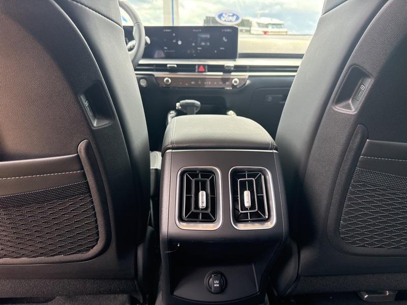 new 2025 Kia Sorento car, priced at $34,132