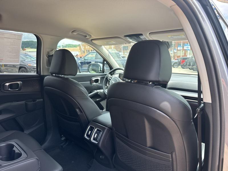 new 2025 Kia Sorento car, priced at $34,132