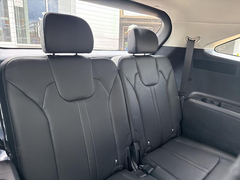 new 2025 Kia Sorento car, priced at $34,132