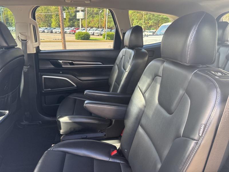 used 2024 Kia Telluride car, priced at $33,100