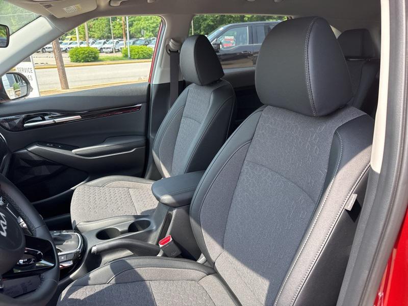 new 2025 Kia Seltos car, priced at $28,000