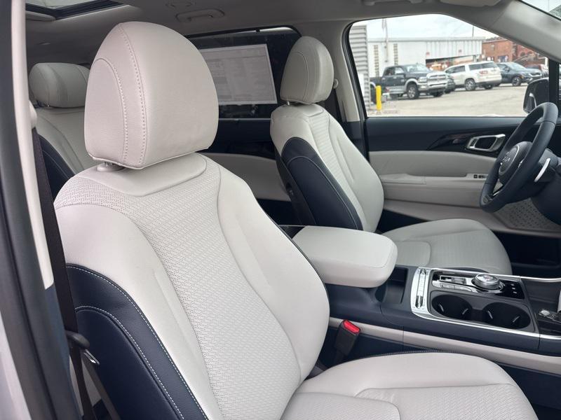 new 2026 Kia Carnival Hybrid car, priced at $52,521