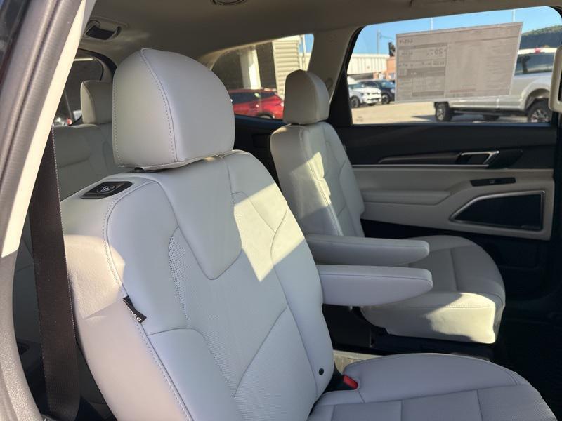 new 2025 Kia Telluride car, priced at $40,953