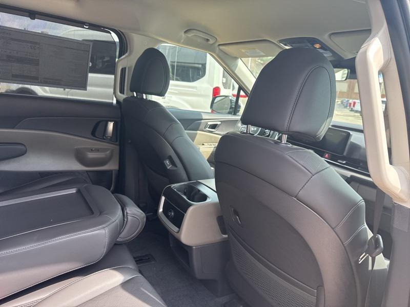 new 2026 Kia Carnival Hybrid car, priced at $43,700
