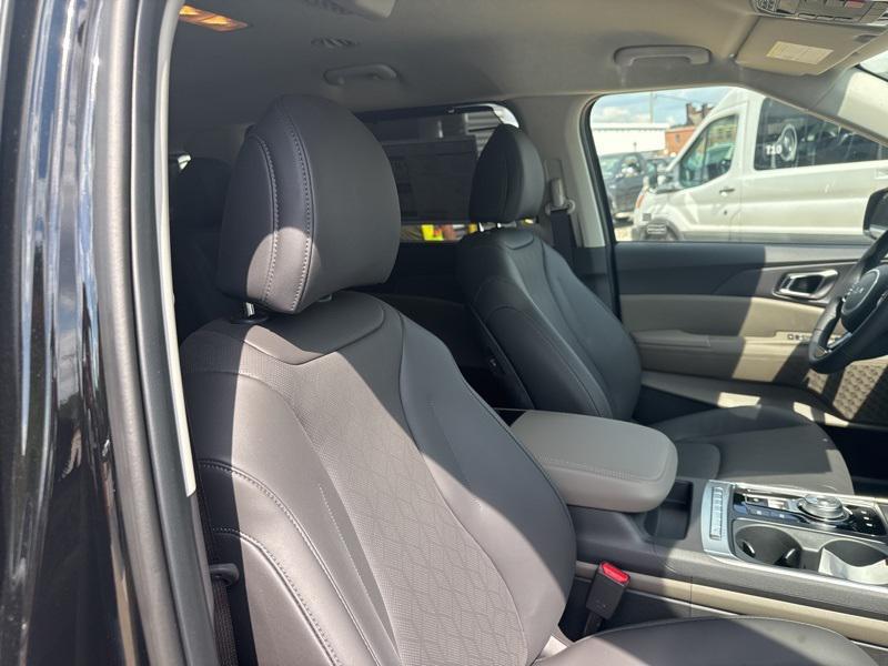 new 2026 Kia Carnival Hybrid car, priced at $43,700