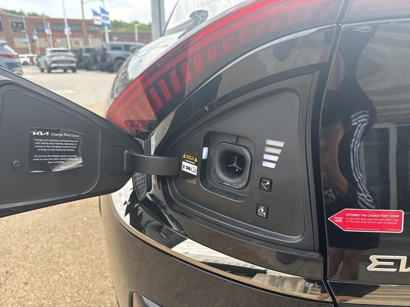 new 2025 Kia EV6 car, priced at $44,000