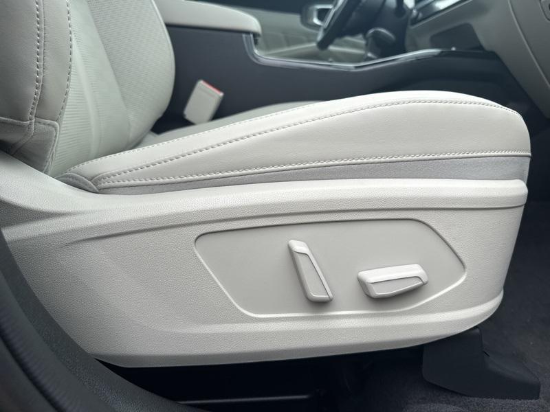 new 2025 Kia Sorento car, priced at $39,302