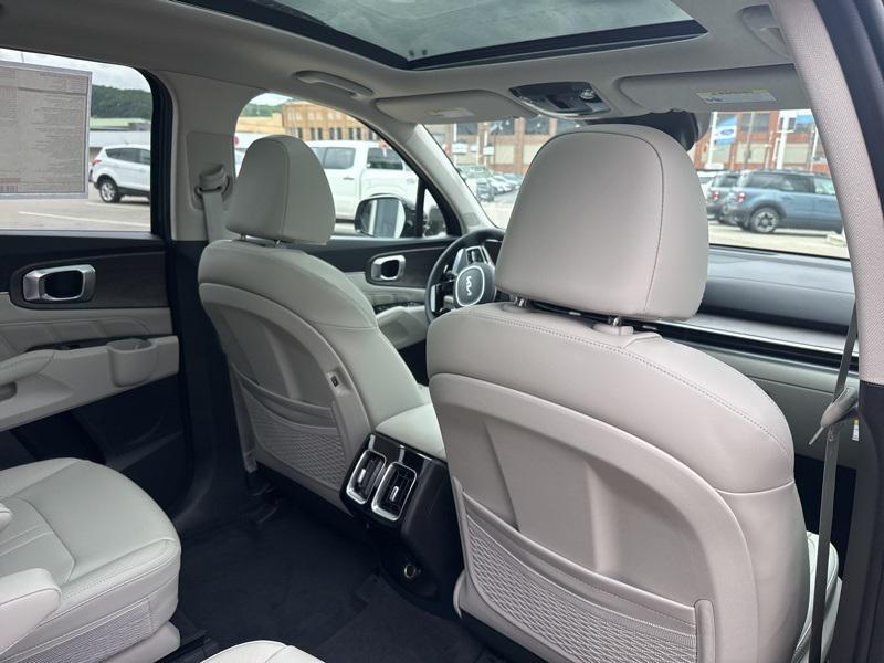 new 2025 Kia Sorento car, priced at $39,302