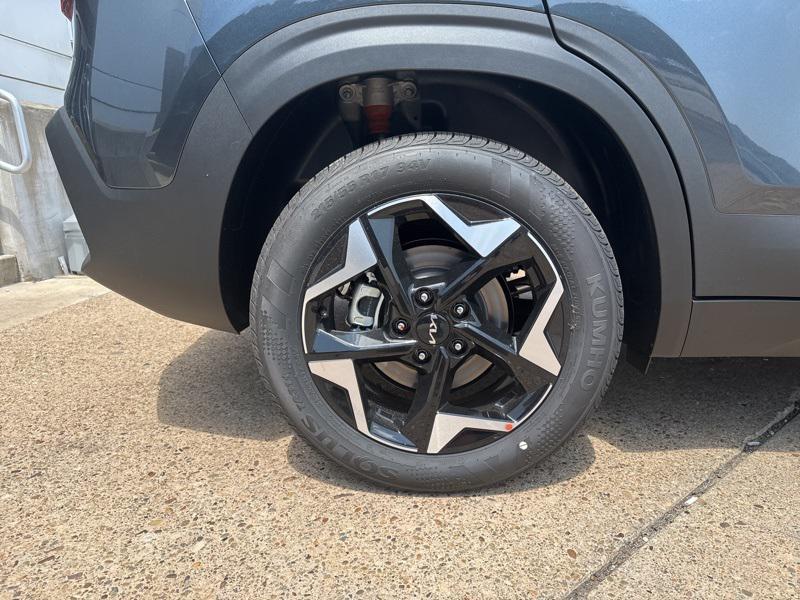 new 2025 Kia Seltos car, priced at $25,418