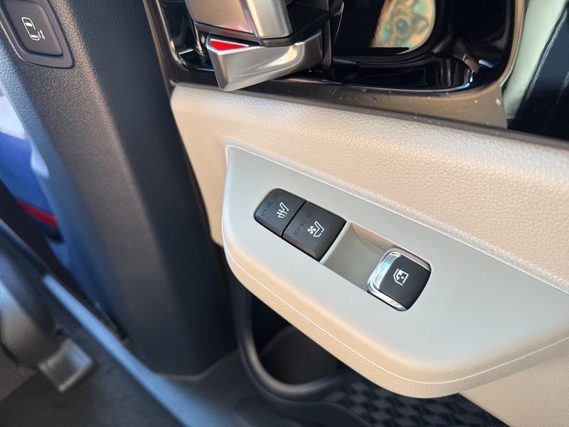 new 2026 Kia Carnival Hybrid car, priced at $51,521