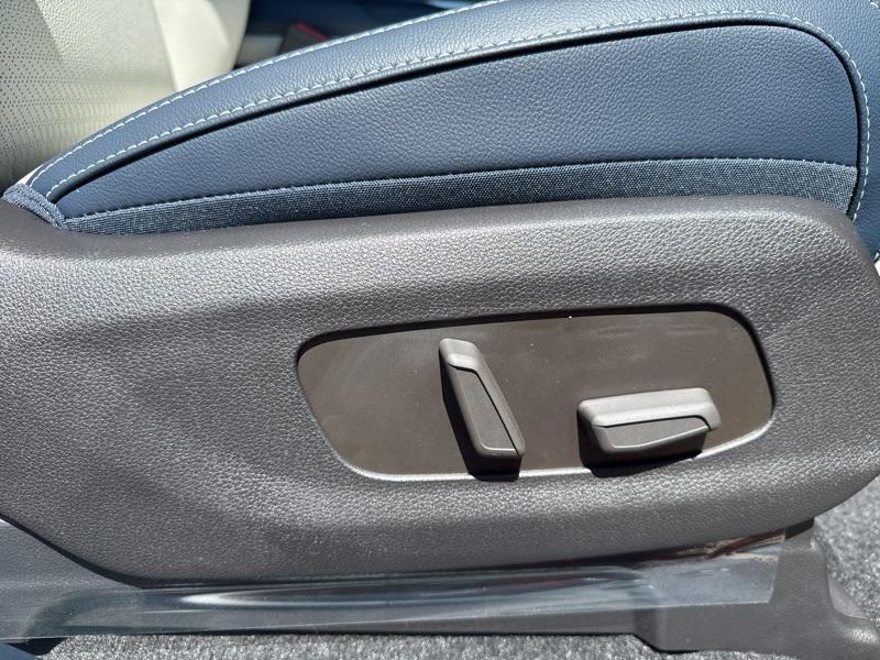 new 2026 Kia Carnival Hybrid car, priced at $51,521