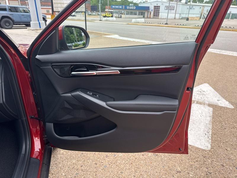 new 2025 Kia Seltos car, priced at $28,400